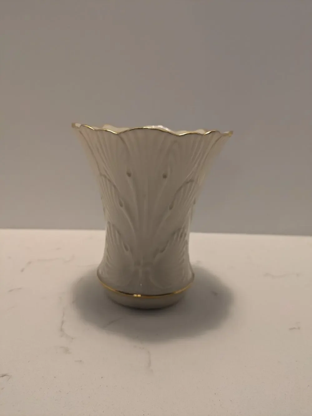 Lenox Porcelain Flower Vase Scalloped Edges With Gold Trim 5.5